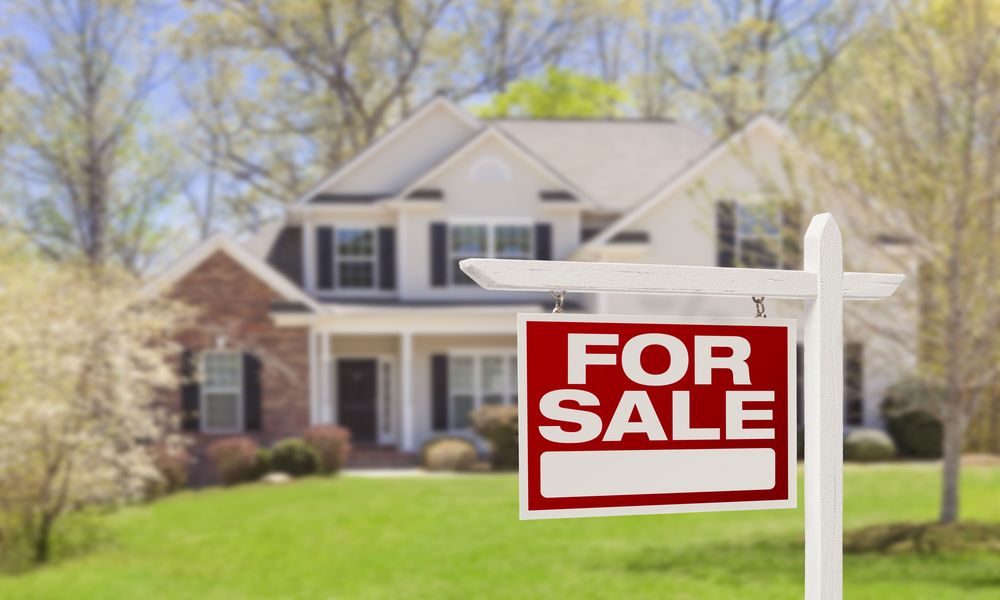 A house has a for sale sign